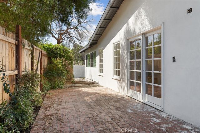 23312 Ostronic, Woodland Hills, CA 91367