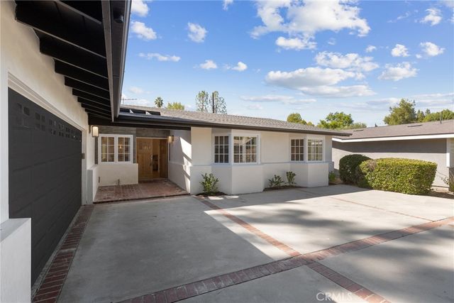 23312 Ostronic, Woodland Hills, CA 91367