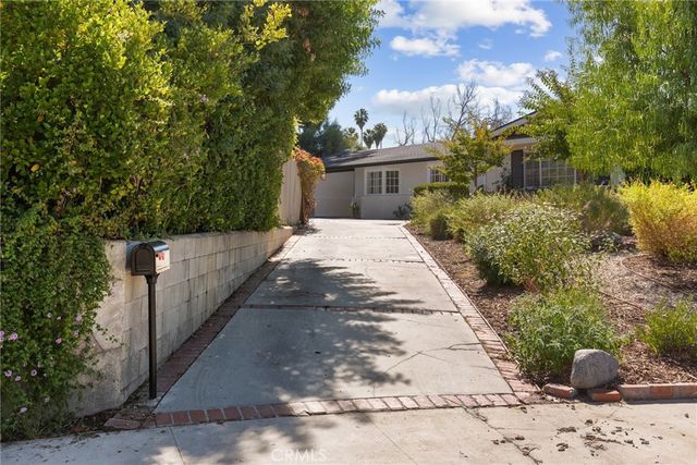 23312 Ostronic, Woodland Hills, CA 91367