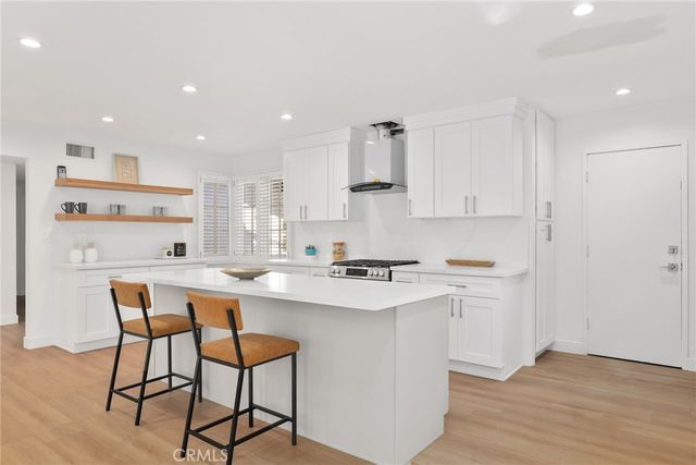 23312 Ostronic, Woodland Hills, CA 91367