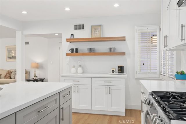 23312 Ostronic, Woodland Hills, CA 91367