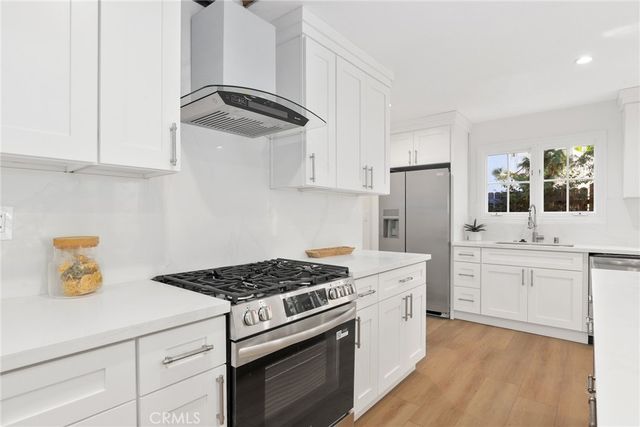 23312 Ostronic, Woodland Hills, CA 91367