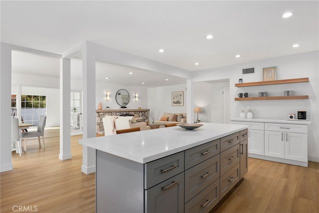 23312 Ostronic, Woodland Hills, CA 91367