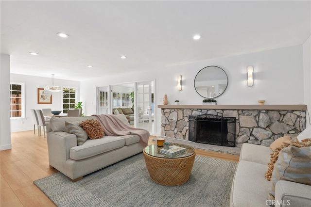 23312 Ostronic, Woodland Hills, CA 91367