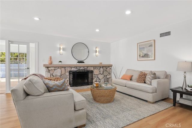 23312 Ostronic, Woodland Hills, CA 91367
