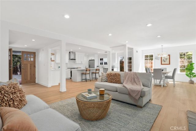 23312 Ostronic, Woodland Hills, CA 91367