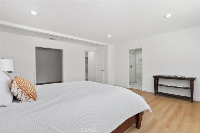 23312 Ostronic, Woodland Hills, CA 91367