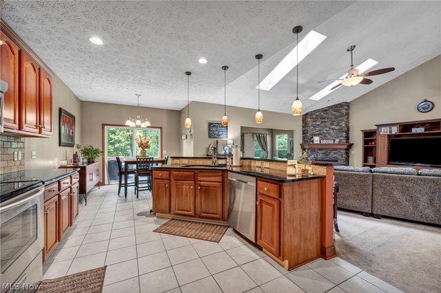 880 Shadow Creek Trail, Amherst, OH 44001