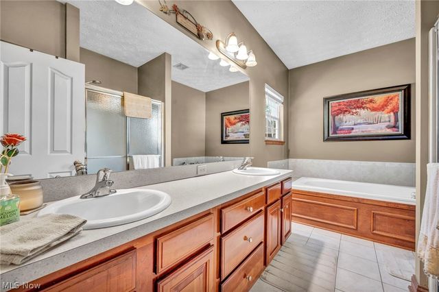 880 Shadow Creek Trail, Amherst, OH 44001