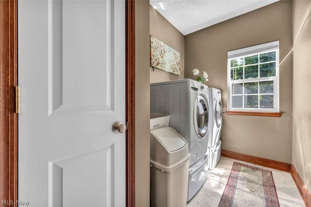 880 Shadow Creek Trail, Amherst, OH 44001