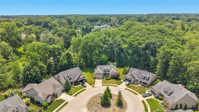 880 Shadow Creek Trail, Amherst, OH 44001
