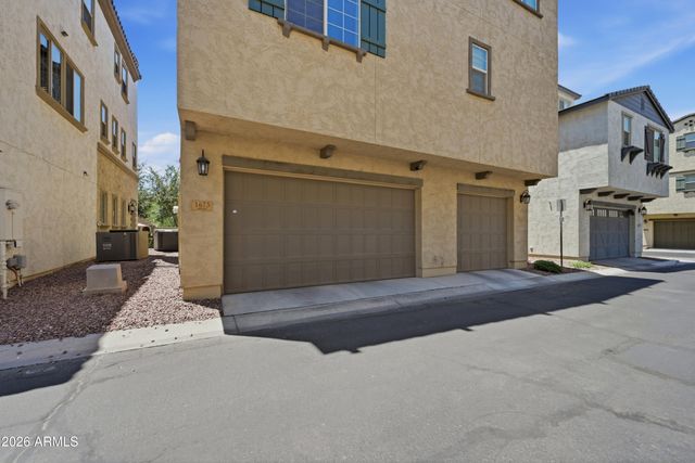 1673 E DOGWOOD Lane, Gilbert, AZ 85295