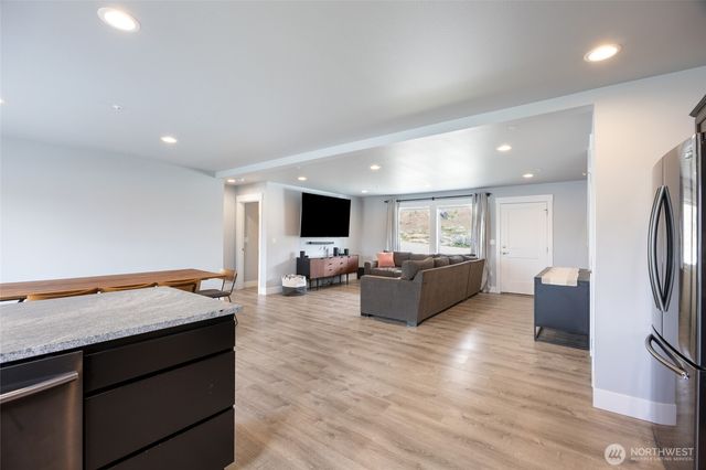 2436 Berkley Loop, East Wenatchee, WA 98802