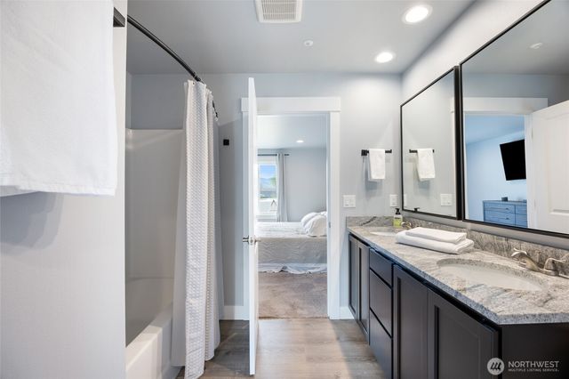 2436 Berkley Loop, East Wenatchee, WA 98802