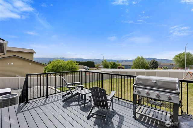 2436 Berkley Loop, East Wenatchee, WA 98802