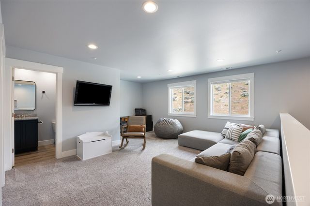 2436 Berkley Loop, East Wenatchee, WA 98802