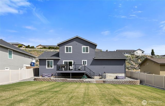2436 Berkley Loop, East Wenatchee, WA 98802