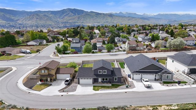 2436 Berkley Loop, East Wenatchee, WA 98802