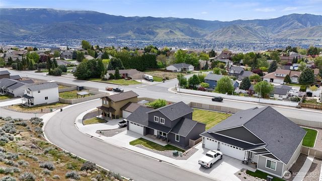 2436 Berkley Loop, East Wenatchee, WA 98802