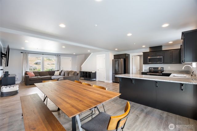 2436 Berkley Loop, East Wenatchee, WA 98802