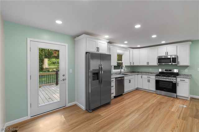 1075 River Road, Lake Milton, OH 44429