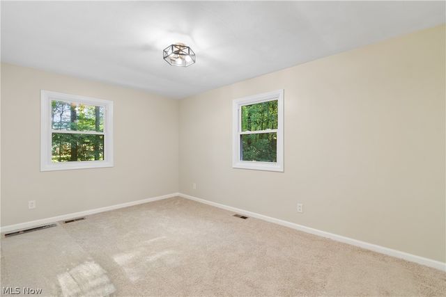 1075 River Road, Lake Milton, OH 44429