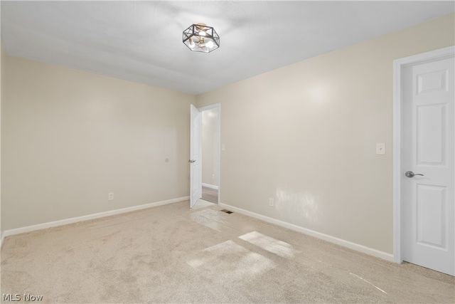 1075 River Road, Lake Milton, OH 44429