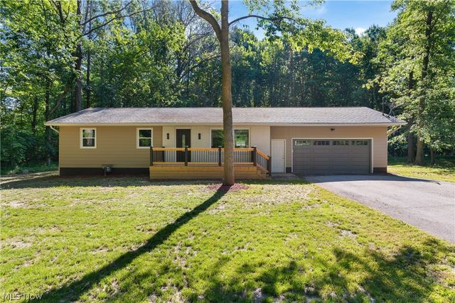 1075 River Road, Lake Milton, OH 44429