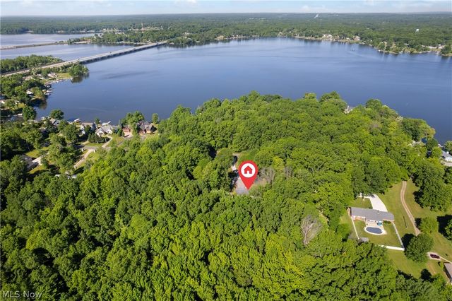 1075 River Road, Lake Milton, OH 44429
