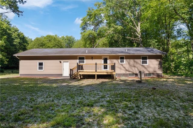 1075 River Road, Lake Milton, OH 44429