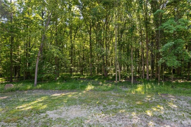1075 River Road, Lake Milton, OH 44429