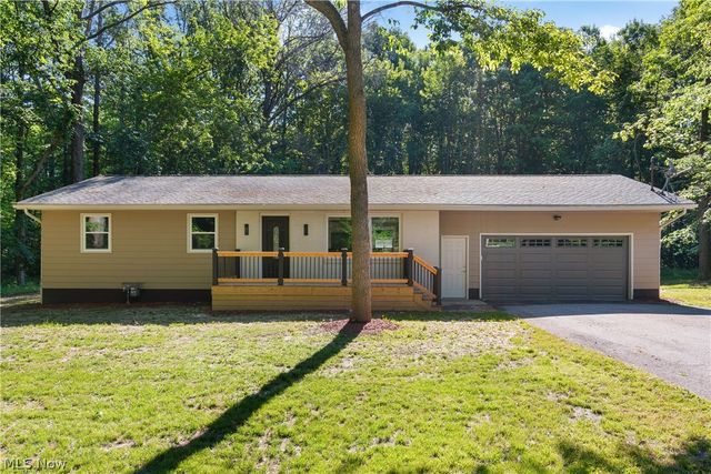 1075 River Road, Lake Milton, OH 44429