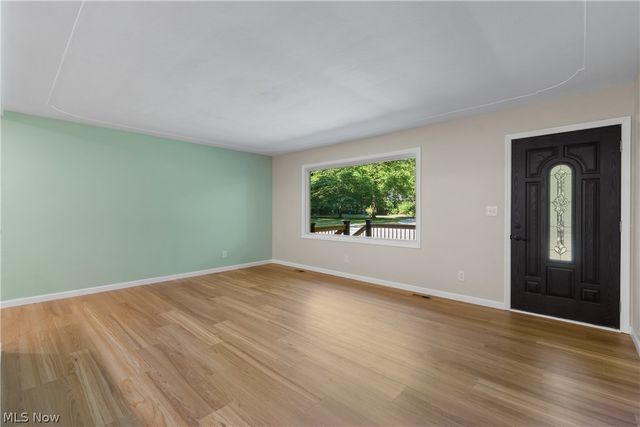 1075 River Road, Lake Milton, OH 44429