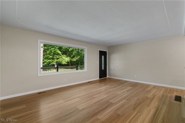 1075 River Road, Lake Milton, OH 44429
