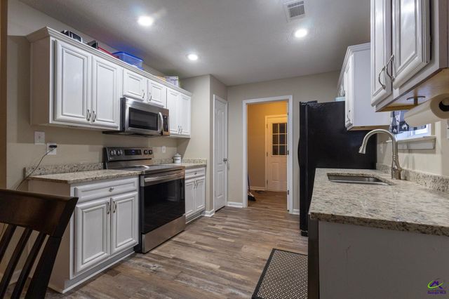 304 Laurel Woods Drive, Warner Robins, GA 31088