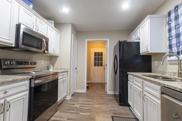 304 Laurel Woods Drive, Warner Robins, GA 31088