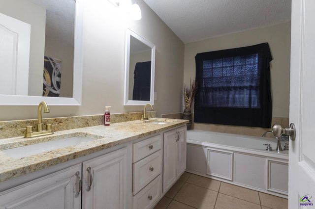 304 Laurel Woods Drive, Warner Robins, GA 31088