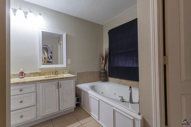 304 Laurel Woods Drive, Warner Robins, GA 31088