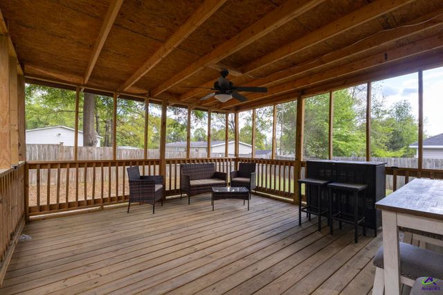 304 Laurel Woods Drive, Warner Robins, GA 31088