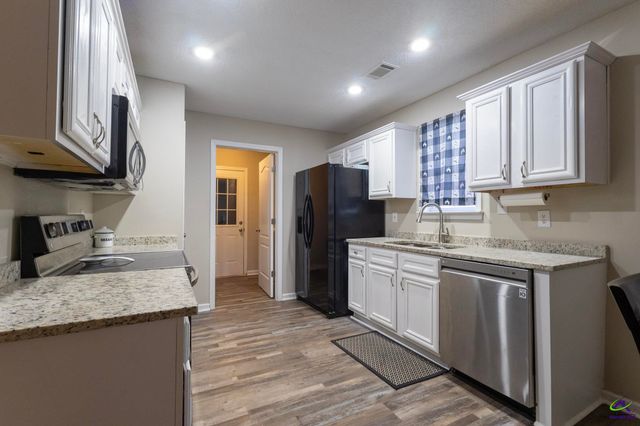 304 Laurel Woods Drive, Warner Robins, GA 31088