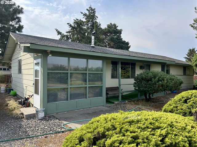 506 F St, Dallesport, WA 98617