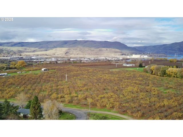 506 F St, Dallesport, WA 98617