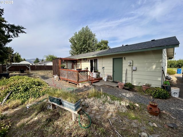 506 F St, Dallesport, WA 98617