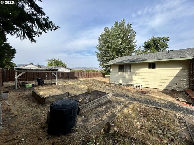 506 F St, Dallesport, WA 98617