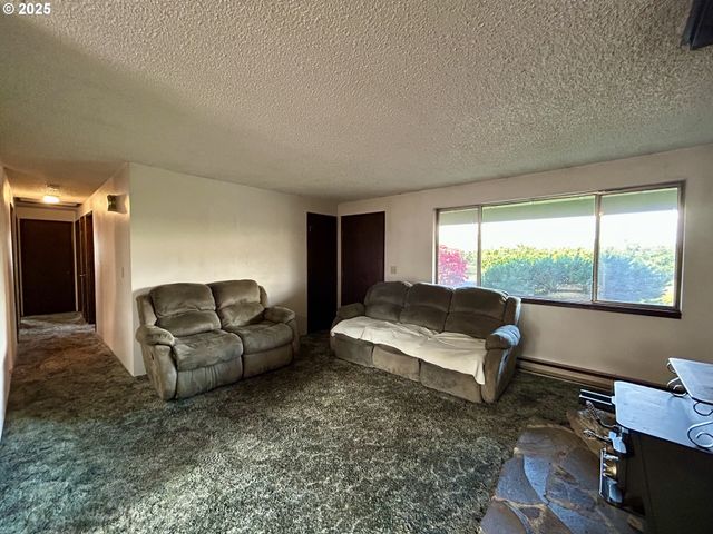 506 F St, Dallesport, WA 98617