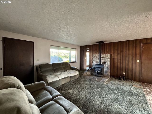 506 F St, Dallesport, WA 98617