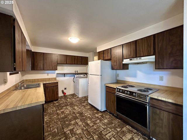 506 F St, Dallesport, WA 98617