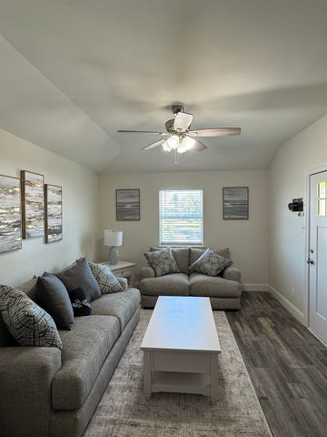 165 Grape Ln, Grand Isle, LA 70358