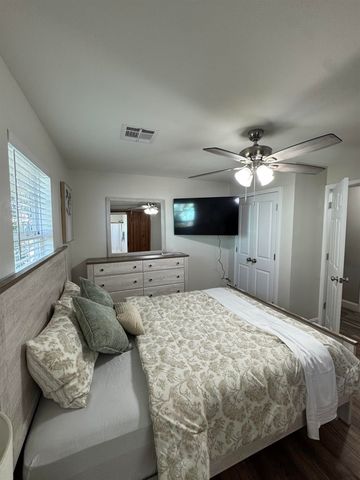 165 Grape Ln, Grand Isle, LA 70358