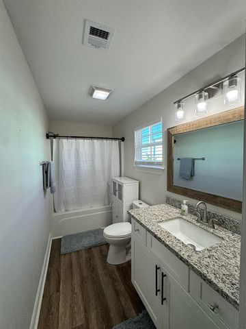 165 Grape Ln, Grand Isle, LA 70358